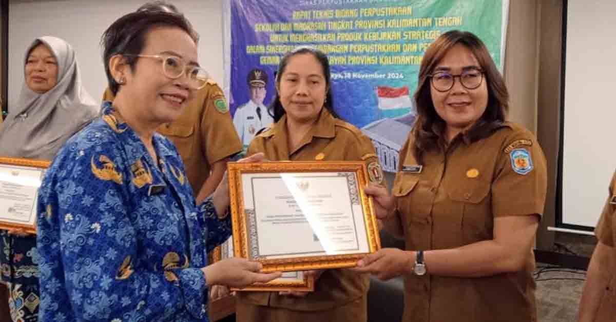 Dpk Mura Raih Penghargaan Iplm Tingkat Prov Kalteng Yang Dilaksanakan Di Hotel Swiss Bell Palangka Raya