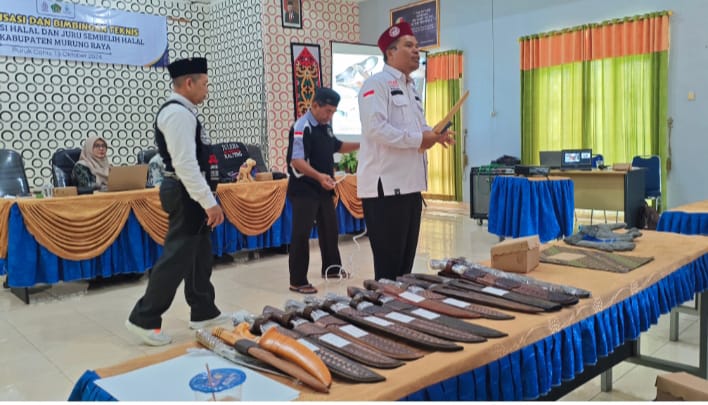 H. Marzuki Rahman, Kepala Kantor Kemenag Mura, Secara Resmi Membuka Acara Sosialisasi Dan Bimbingan Teknis (bimtek) Terkait Sertifikasi Halal Dan Juru Sembelih Halal