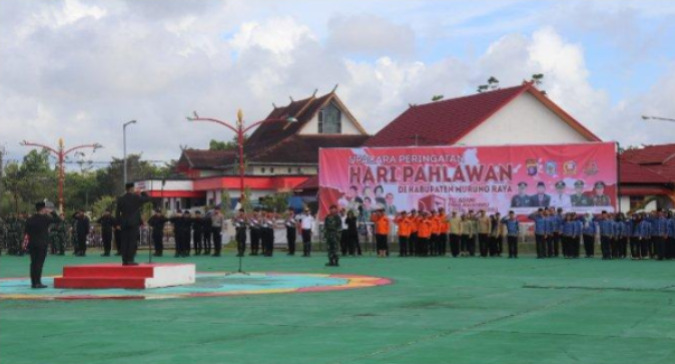 Upacara Peringatan Hari Pahlawan, Yang Berlangsung Di Halaman Kantor Bupati Mura,