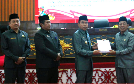 Penyerahan 3 Raperda Pada Rapur Ke 4 Masa Sidang Ke 2 Dprd Mura
