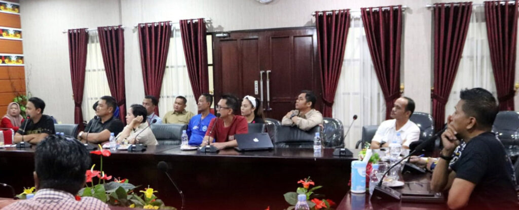Rapat Persiapan Visitasi Dewan Juri Untuk Penilaian Lomba Desa Wisata Tingkat Provinsi Kalimantan Tengah Di Gedung Aula A Kantor Bupati Mura, Jumat (19 7 2024)