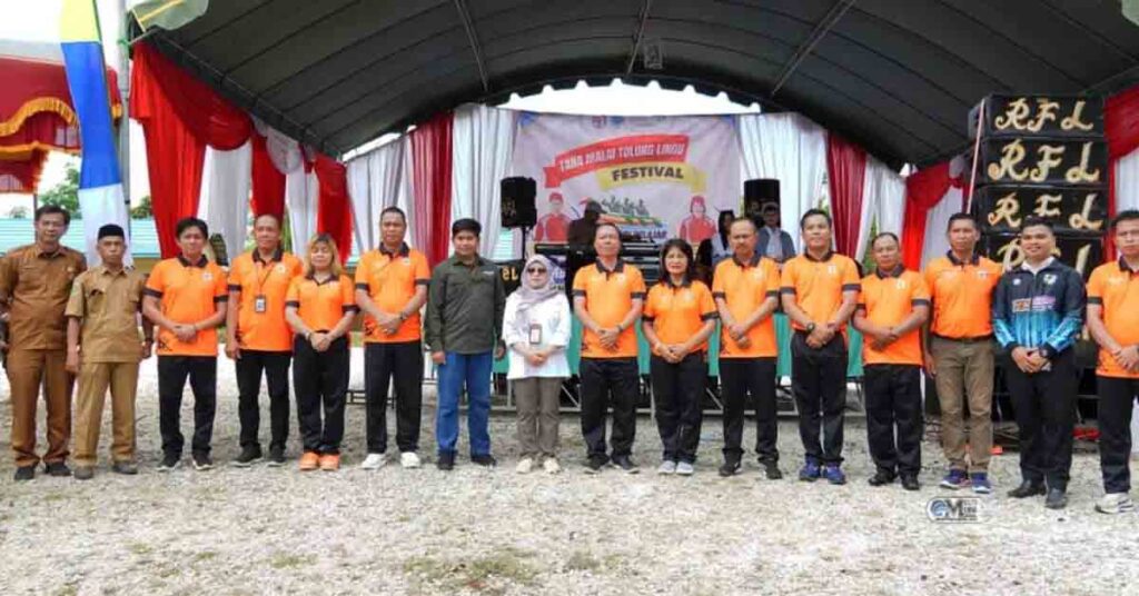 Foto Bersama Kegiatan Festival Tana Malai Tolung Lingu, Di Wisata Taman Kota, Pasir Putih, Desa Danau Usung Kabupaten Murung Raya