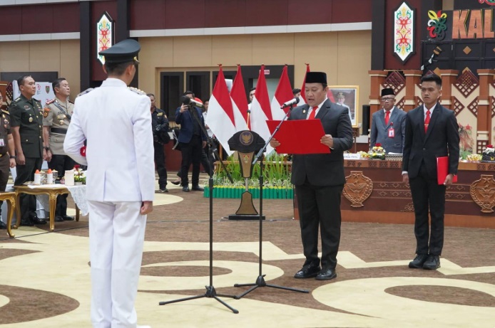 Wagub Kalteng Edy Pratowo Atas Nama Presiden Republik Indonesia Prabowo Subianto Saat Melantik Pj Wali Kota Palangka Raya, Rabu 11 12 2024 (mmc Kalteng)