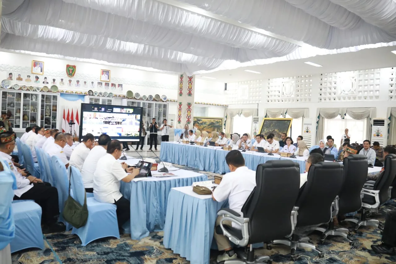 Suasana Rapat Sosialisasi Implementasi Khbs Di Istana Isen Mulang, Rujab Gubernur Kalteng (ist)
