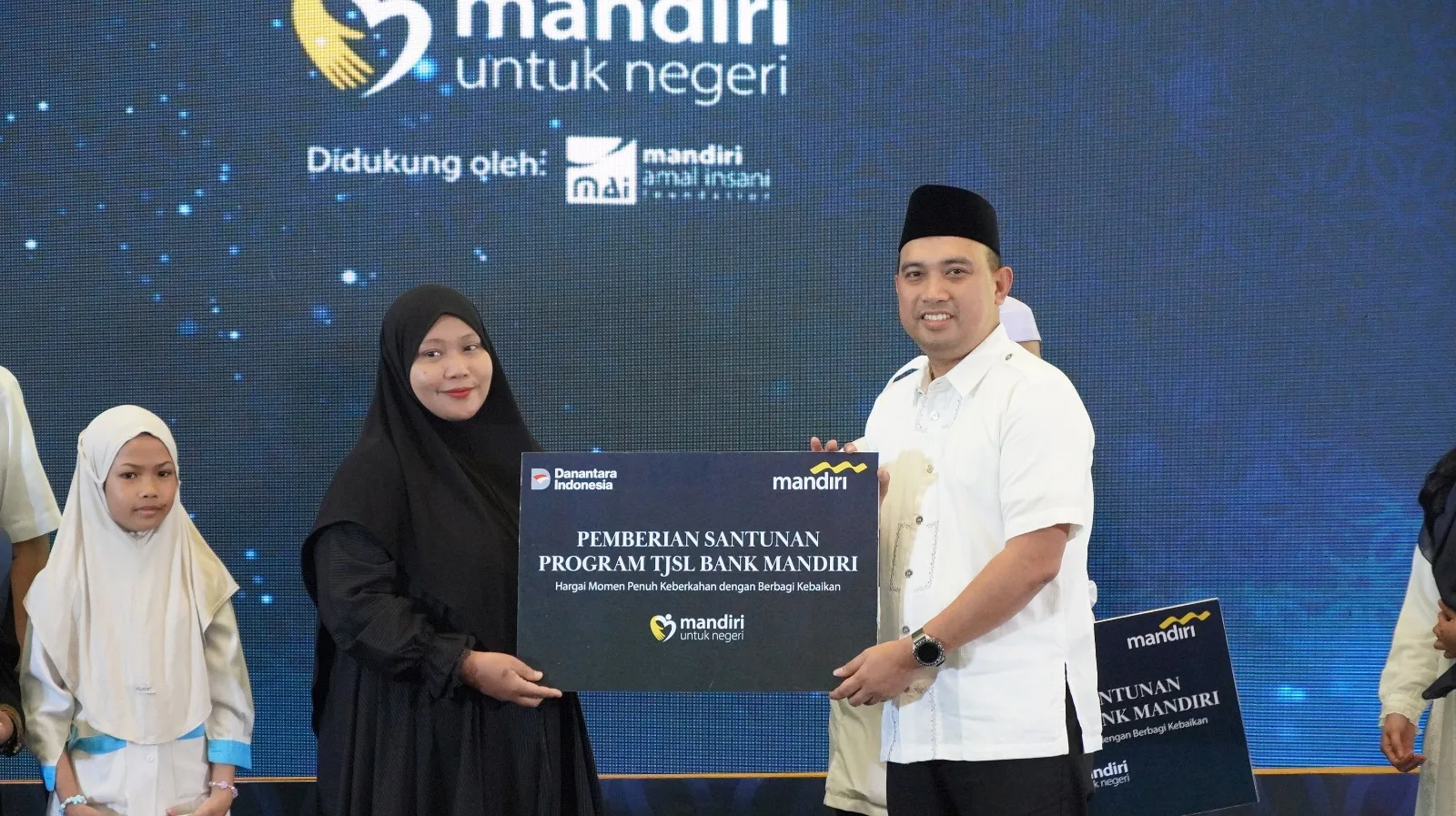 Bank Mandiri Banjarmasin Menggelar Kegiatan Buka Puasa Bersama Dan Santunan Anak Yatim Di Gedung Chandra 3