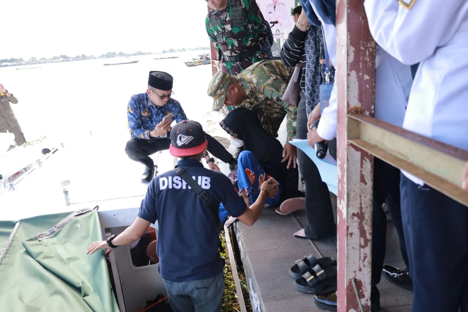 Bupati Bahrul Ilmi Melepas Penumpang Program Mudik Gratis Bertajuk “hati Lega Lebaran Bahagia” Di Dermaga Siring Ulek Marabahan 2