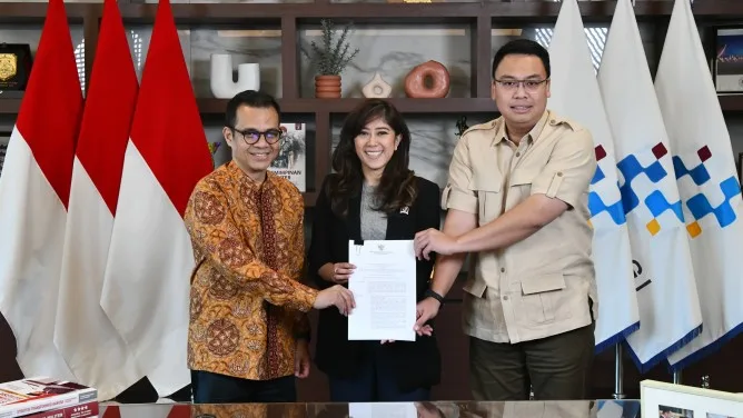 Menkomdigi Meutya Hafid Menandatangani Peraturan Menkomdigi No. 9 Tahun 2026