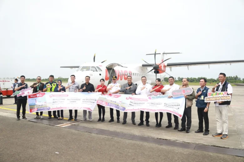 Plt. Sekda Kalteng Leonard S. Ampung Saat Pembukaan Penerbangan Perdana Maskapai Wings Air Dengan Rute Palangka Raya (pky) – Pangkalan Bun (pkn) – Di Bandara Tjilik Riwut (ist)