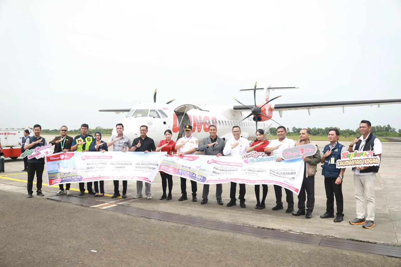 Plt. Sekda Kalteng Leonard S. Ampung Saat Pembukaan Penerbangan Perdana Maskapai Wings Air Dengan Rute Palangka Raya (pky) – Pangkalan Bun (pkn) – Di Bandara Tjilik Riwut (ist)