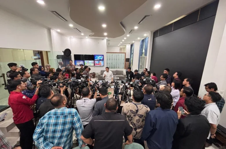 Sekretaris Kabinet (seskab) Teddy Indra Wijaya Menyampaikan Kenaikan Insentif Guru Honor (ist)