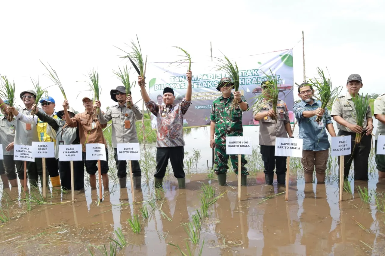 Whatsapp Image 2026 03bupati Bahrul Ilmi Pimpin Gerakan Tanam Serempak Program Cetak Sawah Rakyat (csr) 2026 2