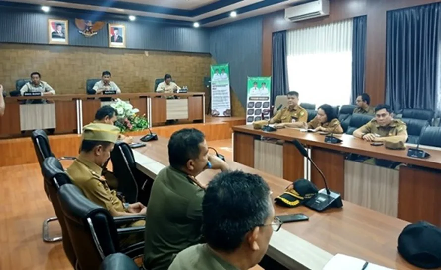 Bupati Barito Utara Pimpin Rapat Koordinasi Terkait Kelangkaan Bbm Dan Gas Elpiji 3 Kg