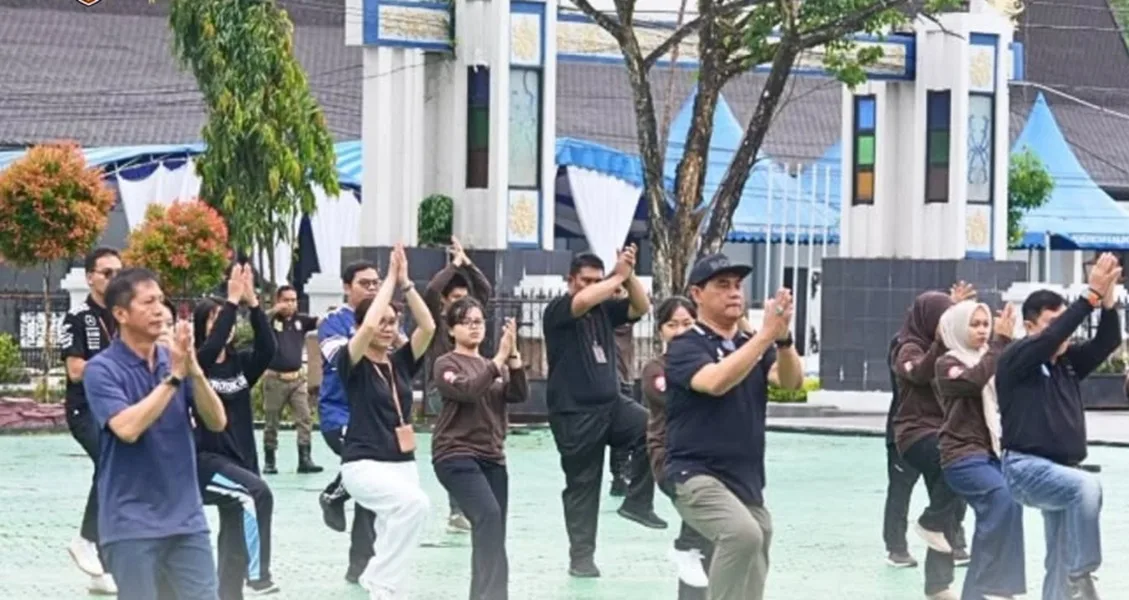 Bupati Barito Utara, Shalahuddin Melakukan Kegiatan Senam Pagi Bersama Jajaran Aparatur Sipil Negara (asn) Dilingkungan Setda Barito Utara