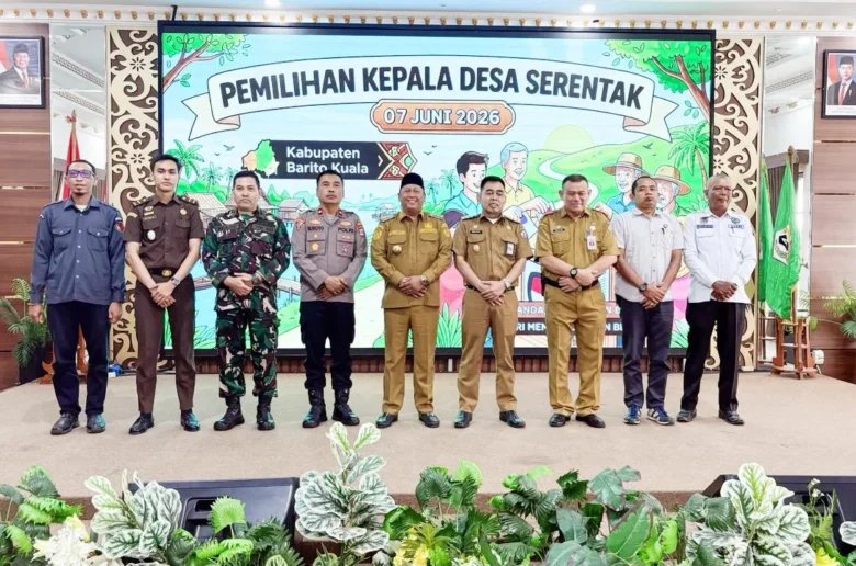 Bupati Batola Dalam Kegiatan Pencanangan Hari Pemungutan Suara Pilkades Serentak Dan Pilkades Antar Waktu (paw) Kabupaten Barito Kuala Tahun 2026