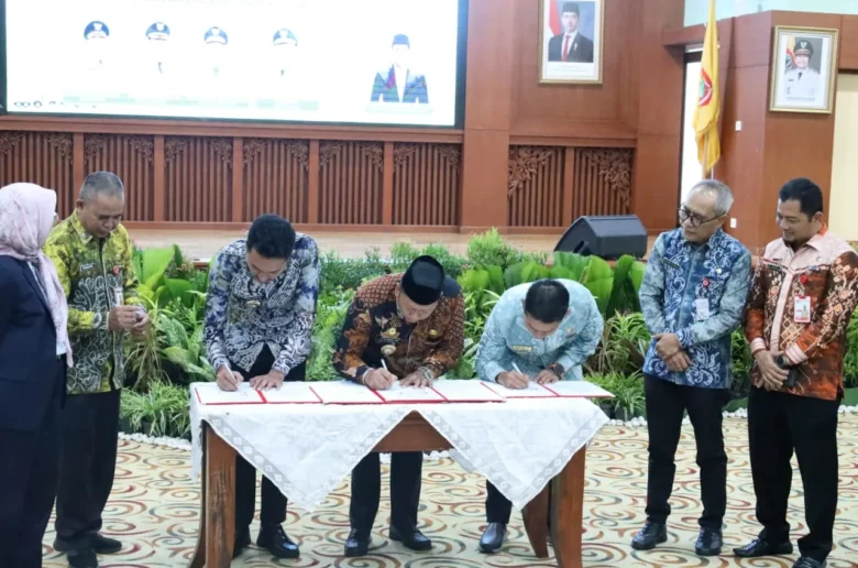 Bupati Batola Sesi Teken Kerja Sama Pselbersama Kepala Daerah