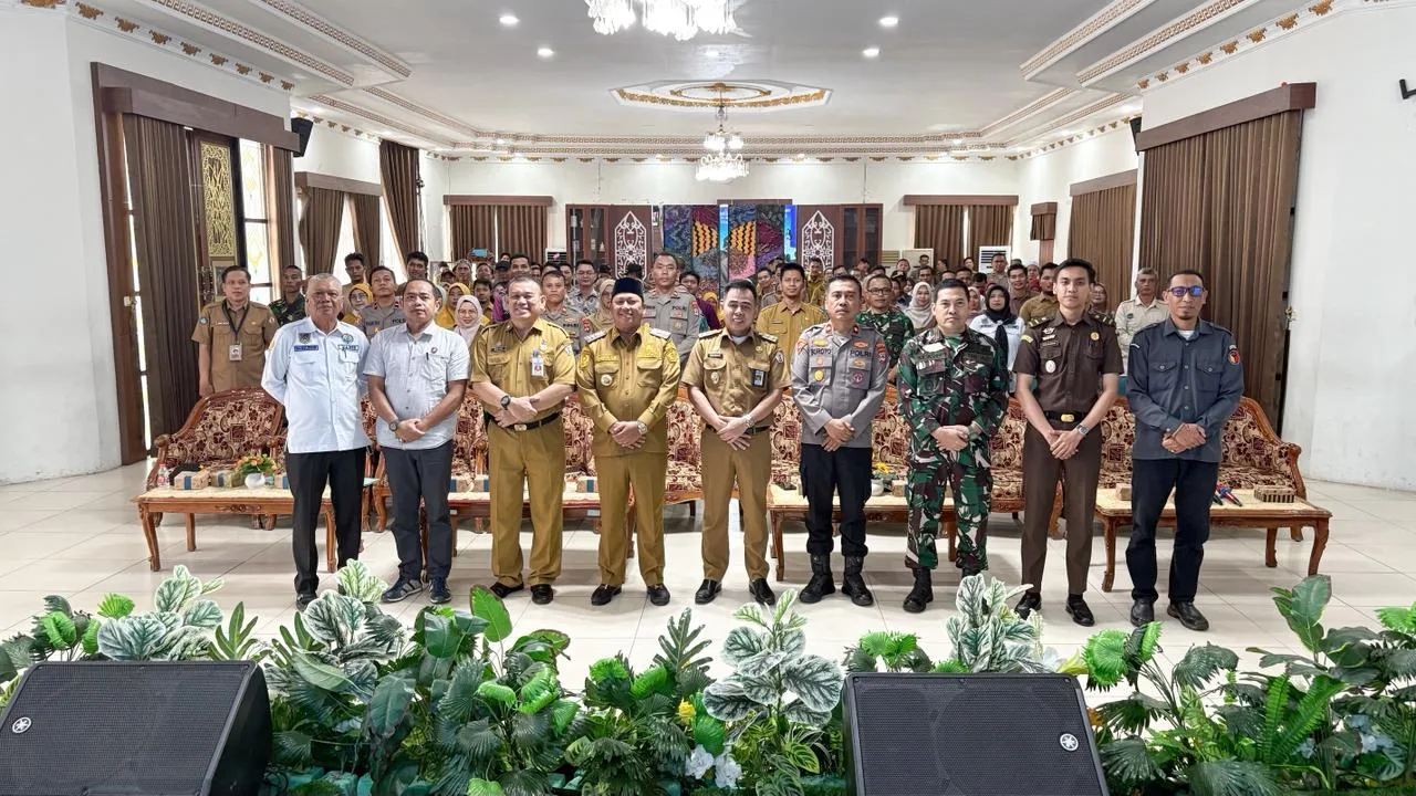 Foto Bersama Saat Kegiatan Pencanangan Hari Pemungutan Suara Pilkades Serentak Dan Pilkades Antar Waktu (paw) Kabupaten Barito Kuala Tahun 2026