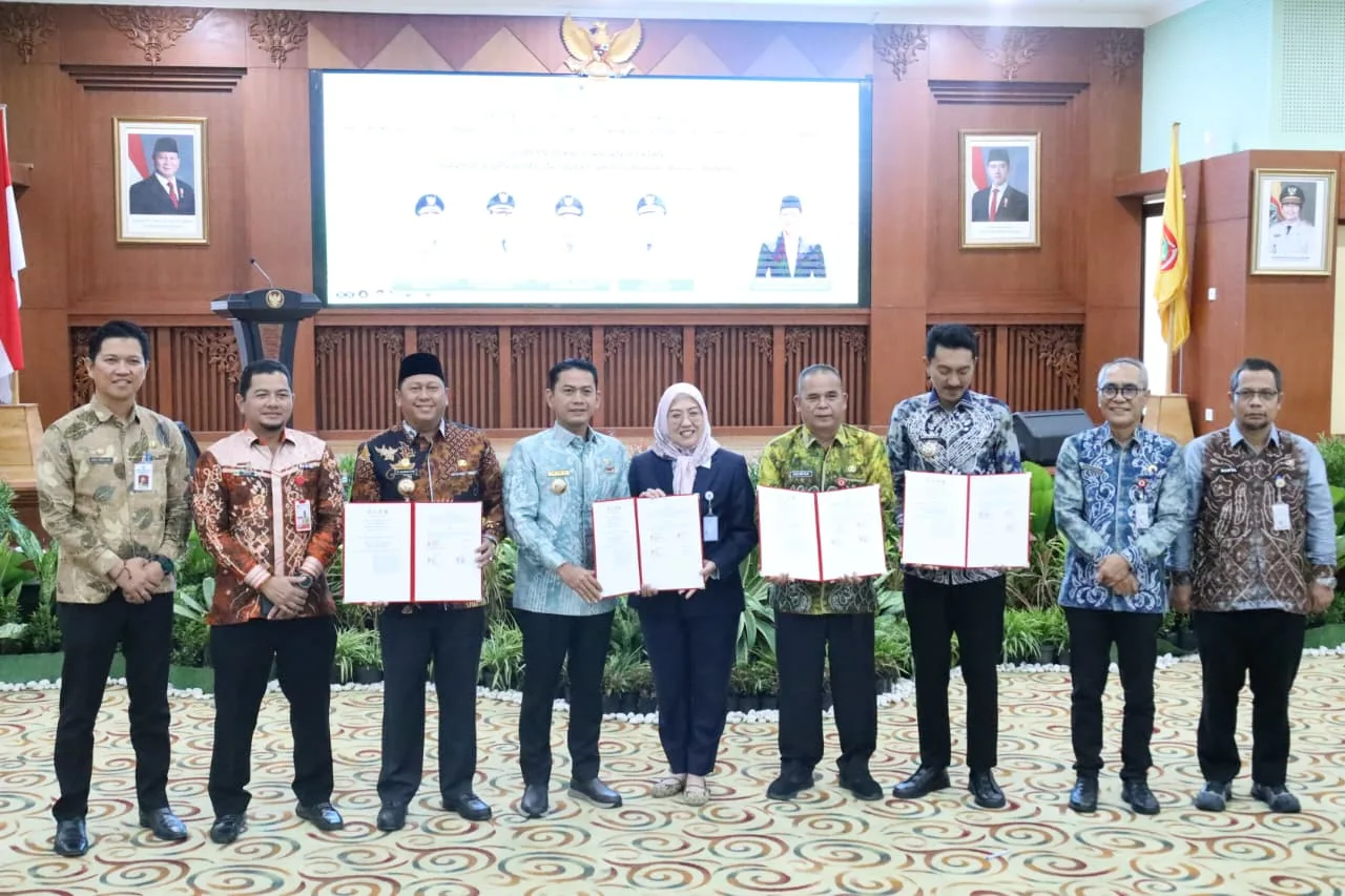 Foto Bupati Bahrul Ilmi Bersama Perwakilan Kementerian Lhk Dan Kepala Daerah Kota Banjarmasin Dan Kab Banjar