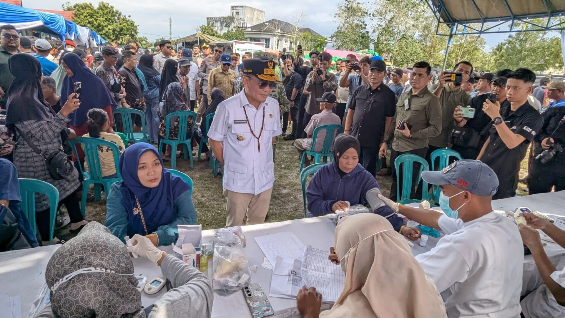 Gubernur Kalteng Agustiar Sabran Meninjau Secara Langsung Pelaksanaan Cek Kesehatan Gratis (ckg) Di Lapangan Sampuraga Lama Kabupaten Kotawaringin Barat (ist)