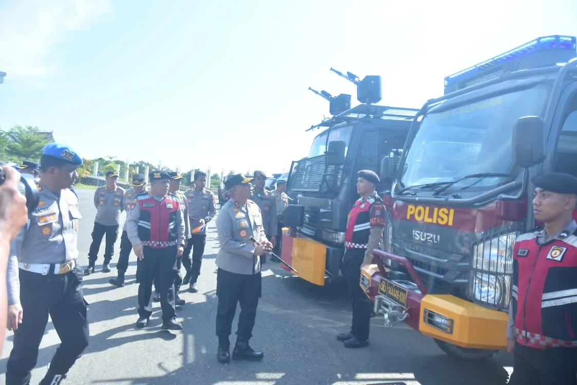 Kapolda Kalsel, Irjen Pol Dr. Rosyanto Yudha Hermawan Saat Meninjau Langsung Kesiapan Taktis Rantis Tambora (ist)