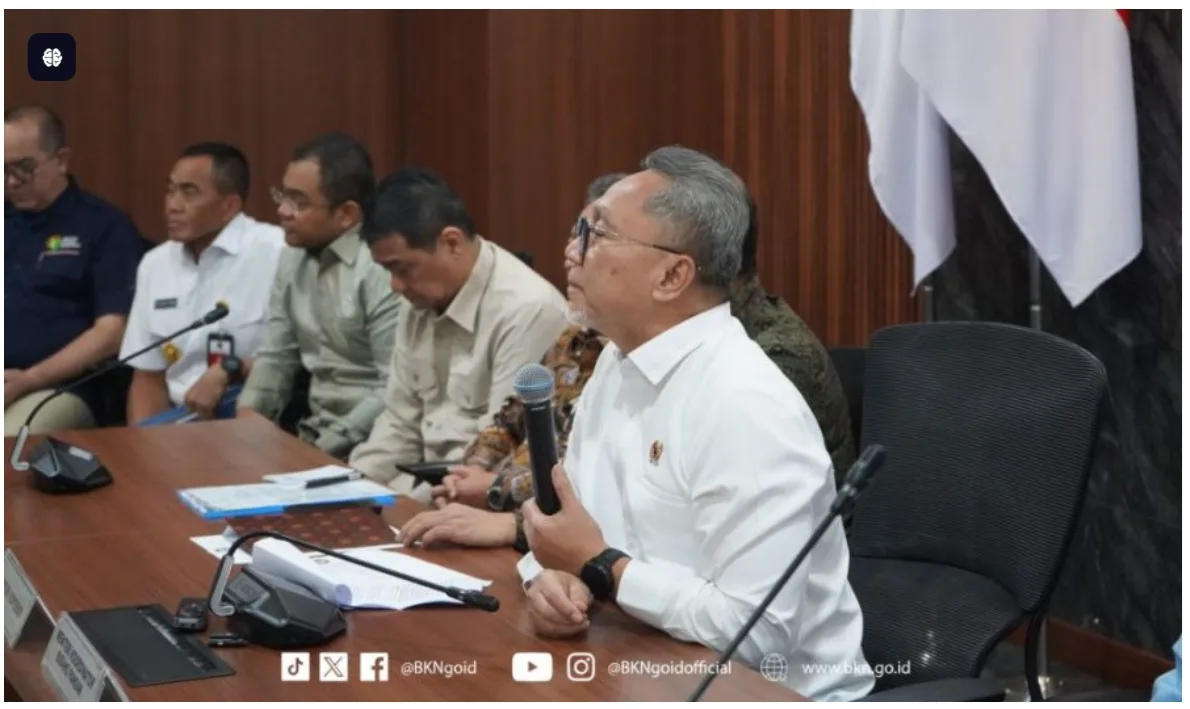 Menko Bidang Pangan, Zulkifli Hasan, Menyampaikan Perkembangan Program Koperasi Desa (foto Humas Bkn)