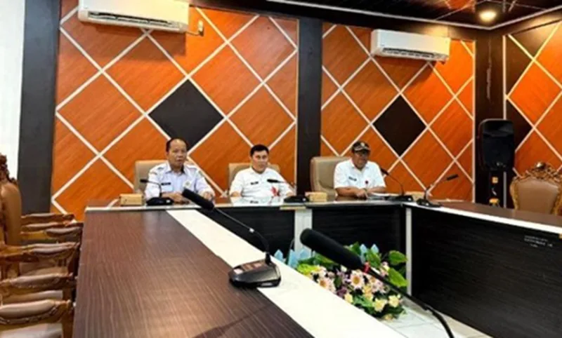 Pemkab Barito Utara Mengikuti Rapat Melalui Zoom Meeting Dari Aula C Setda Barito Utara Lantai I