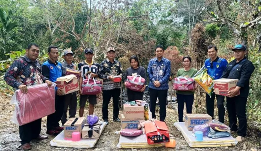 Pemkab Barut Salurkan Bantuan Untuk Korban Kebakaran Di Desa Nihan Hilir
