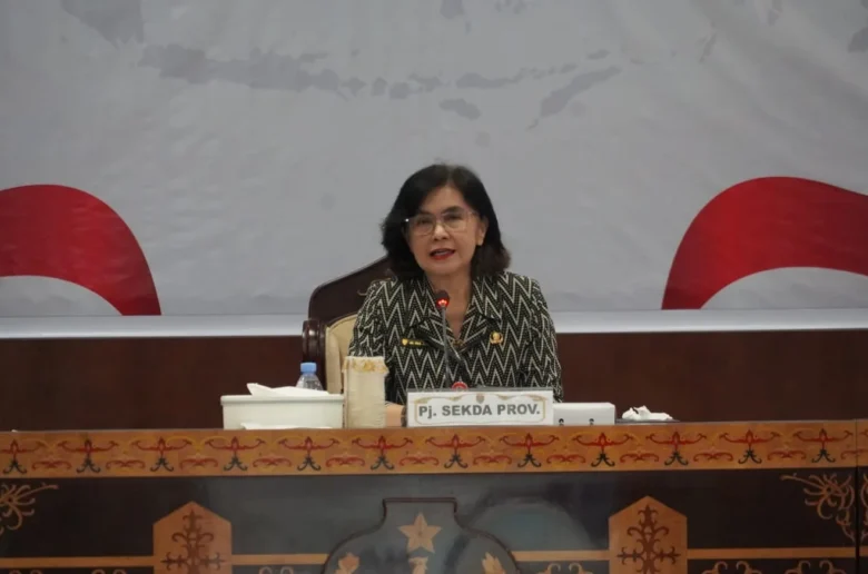 Penjabat Sekretaris Daerah Provinsi Kalimantan Tengah Linae Victoria Aden, Saat Menyampaikan Sambutan Dan Arahan Pada Rapat Persiapan Peringatan Hari Jadi Ke 69 Provinsi Kalimantan Tengah Tahun 2026