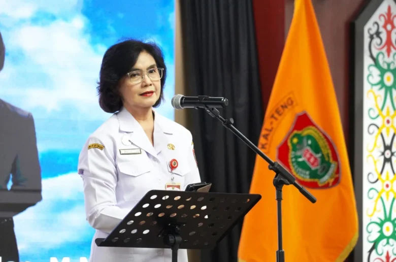 Pj. Sekretaris Daerah Provinsi Kalimantan Tengah, Linae Victoria Aden, Saat Menyampaikan Sambutan Pada Ibadah Rutin Asn Sekaligus Ibadah Perayaan Paskah Di Lingkungan Sekretariat Daerah