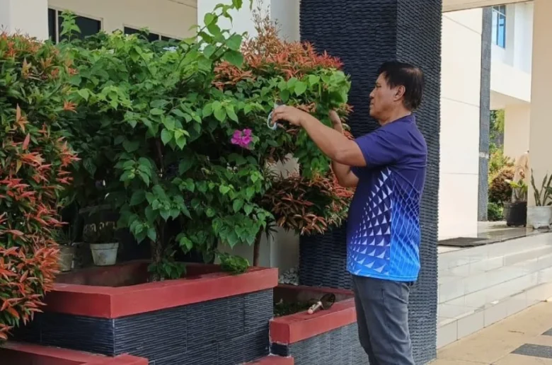 Sekretaris Dprd M. Haris, Pimpin Kegiatan Jumat Bersih Di Lingkungan Kantor Dprd Batola