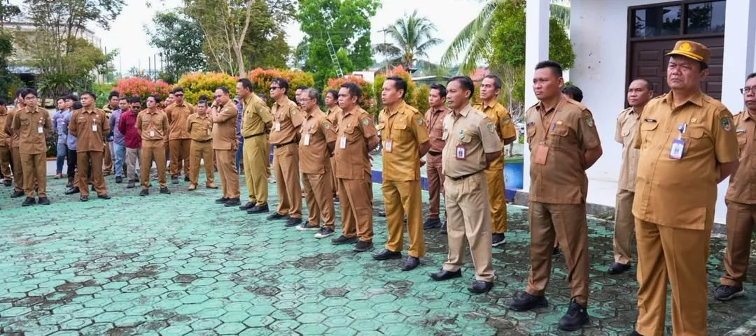 Situsasi Apel Pagi Di Halaman Kantor Dinas Pekerjaan Umum Dan Penataan Ruang Barut