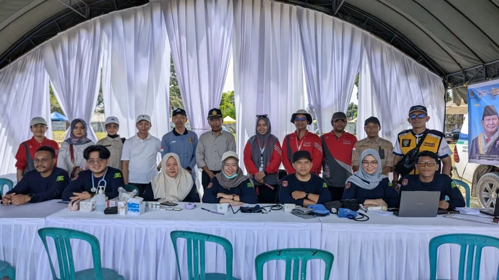 Tim Kesehatan Pelaksanaan Cek Kesehatan Gratis (ckg) Di Lapangan Sampuraga Lama Kabupaten Kotawaringin Barat (ist)