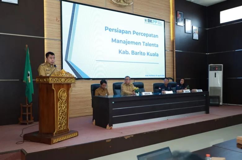 Wabup Herman Susilo Memberikan Sambutan Saat Kegiatan Persiapan Percepatan Manajemen Talenta Aparatur Sipil Negara (asn) Di Lingkup Pemkab Barito Kuala