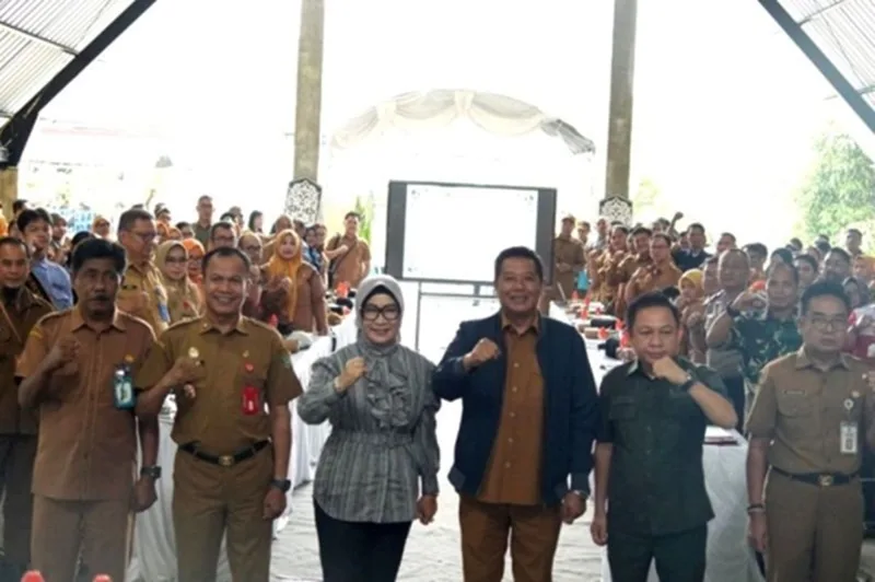 Wakil Bupati Barito Utara, Felix Sonadie Y. Tingan Menhadiri Musrenbang Di Aula Kantor Kecamatan Gunung Purei