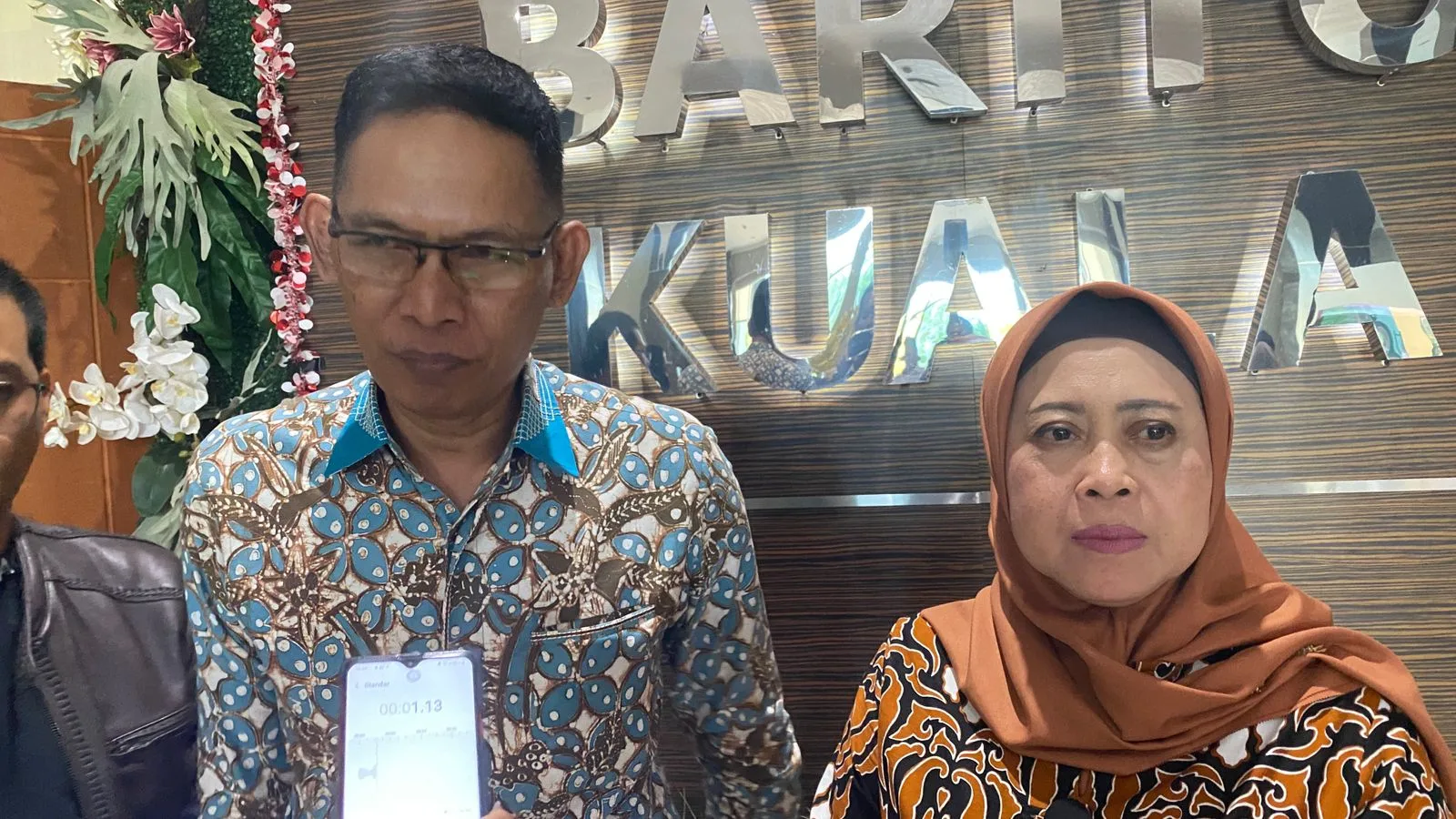 Anggota Komisi I Dprd Batola, Hendri Dyah Estinigrum Bersama Ketua Kpu Batola, Rusdiansya Saat Rdp Di Gedung Dprd Batola (6 5 26)