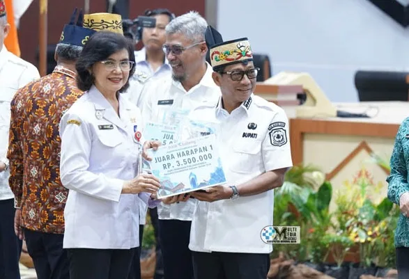 Bupati Murung Raya (mura), Heriyus Kembali Menorehkan Prestasi Dengan Menerima Tiga Penghargaan Sekaligus Dalam Rapat Koordinasi Daerah (rakorda)