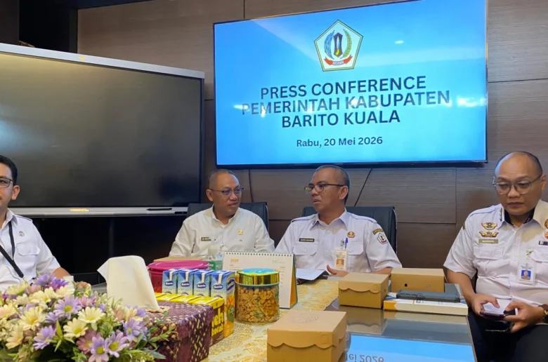 Konferensi Pers Terkait Persoalan Internal Pdam Di Kantor Sekretariat Daerah Kabupaten Barito Kuala