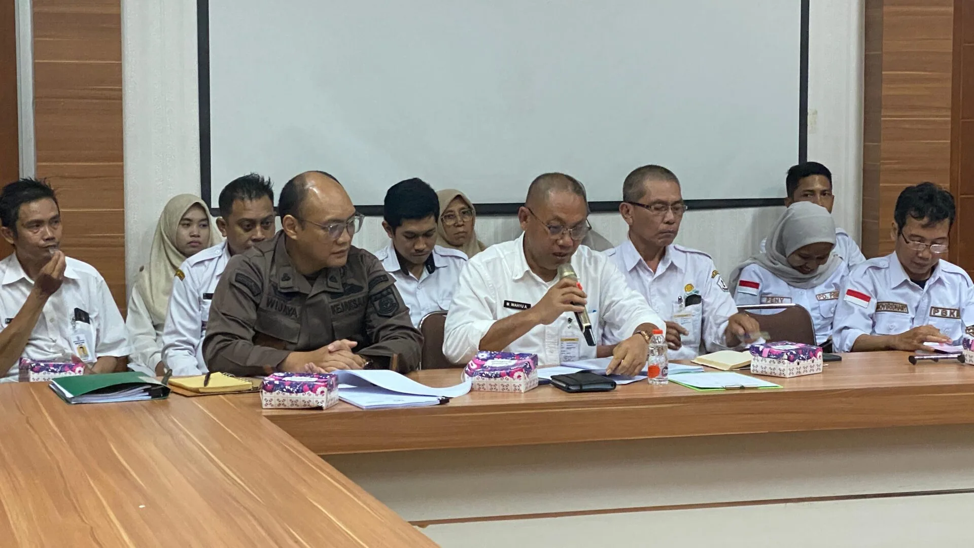 Rapat Kerja Gabungan Komisi Untuk Membahas Raperda Tentang Perubahan Bentuk Hukum Perusahaan Daerah Pelabuhan Barito Kuala Mandiri Menjadi Perusahaan Perseroda