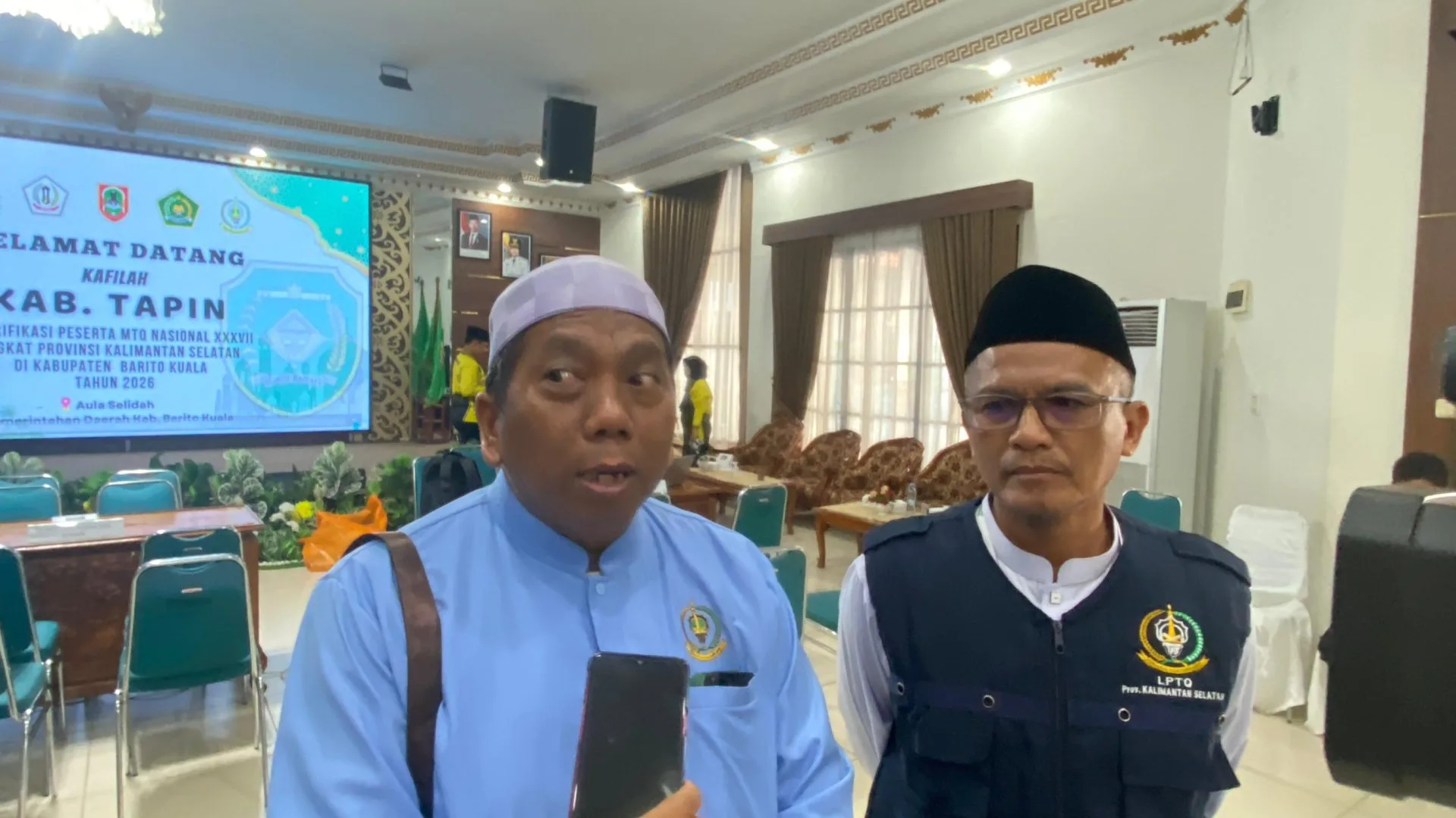 Ketua Tim Verifikasi Mtqn Xxxvii, H. Bustaniansyah(kanan) Didampingi Sekretaris Iv Lptq Kalimantan Selatan, H. Muhammad Mahli (kiri)
