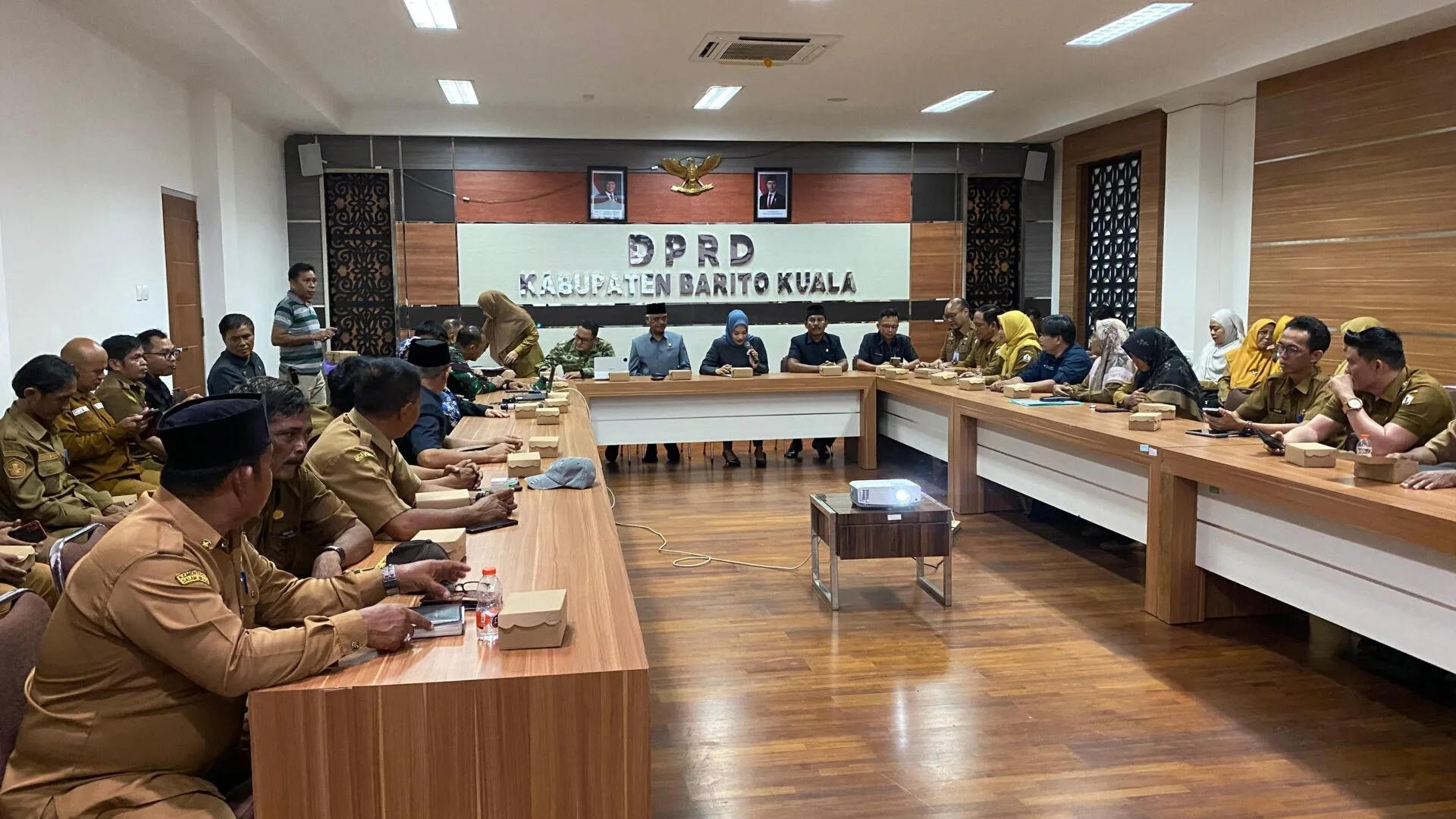 Komisi Gabungan Dprd Batola Menggelar Rapat Bersama 24 Kepala Desa Pelaksana Kdmp 2