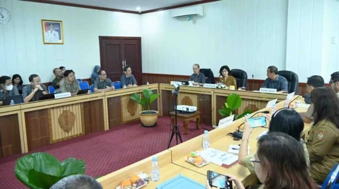 Rapat Pemprov Kalteng Terkait Perkuat Rekrutmen Dan Reaktivasi Peserta Jkn Menuju Uhc 2026