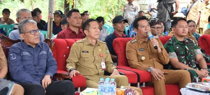 Dandim 1013 Mtw Letkol Inf Nurwahid S.i.p Bersama Wakil Bupati Barito Utara Felix Sonadie Y Tingan Dan Unsur Fkpd Menghadiri Prosesi Ground Breaking (peletakan Batu Pertama)