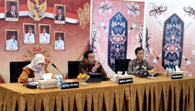 Rapat Koordinasi Penanganan Stunting Dihadiri Oleh Wakil Bupati Barito Utara Felix Sonadie Y Tingan, Sekretaris Daerah, Ketua Tp Pkk Barito Utara Hj Maya Savitri Shalahuddin