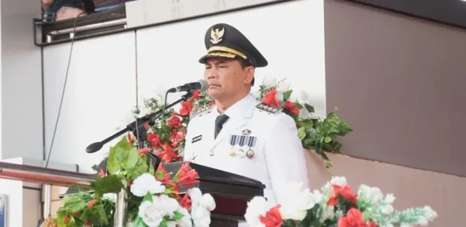 Bupati Barito Utara, H. Shalahuddin, Bertindak Secara Langsung Selaku Inspektur Upacara Pada Prosesi Penurunan Bendera Merah Putih