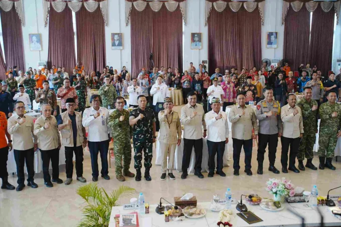 Gubernur Kalimantan Tengah Agustiar Sabran Bersama Menko Polkam Ri Jenderal Tni (purn.) Djamari Chaniago Dan Jajaran Forum Koordinasi Pimpinan Daerah (forkopimda), Kepala Perangkat Daerah, Unsur Tni Polri