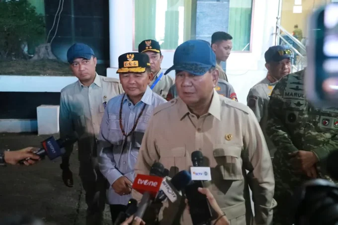 Gubernur Kalteng Agustiar Sabran Bersama Presiden Republik Indonesia Prabowo Subianto Saat Berada Posko Aju Penanganan Karhutla Kalimantan Tengah, Kawasan Bandara Tjilik Riwut, Palangka Raya