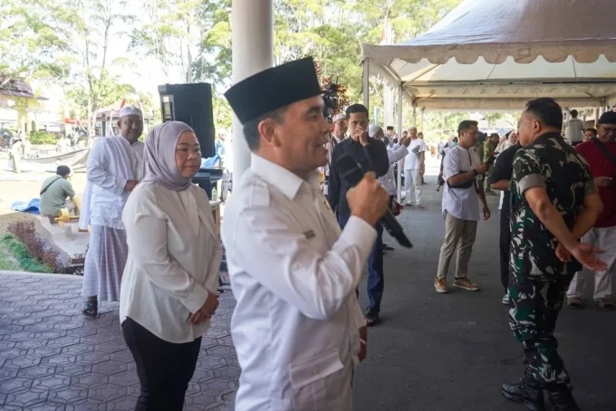 Gubernur Kalteng H. Agustiar Sabran Saat Membuka Gerakan Pangan Murah Di Kantor Bupati Kotawaringin Barat (ist)