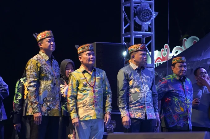 Gubernur Hadir Pula Kapolda Kalteng Dan Pangdam Xxii Tb Pada Huma Betang Night