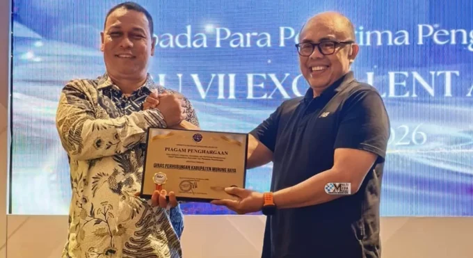 Pemerintah Kabupaten Murung Raya Melalui Dinas Perhubungan Kabupaten Murung Raya Menerima Piagam Penghargaan Dari Otoritas Bandar Udara Wilayah Vii