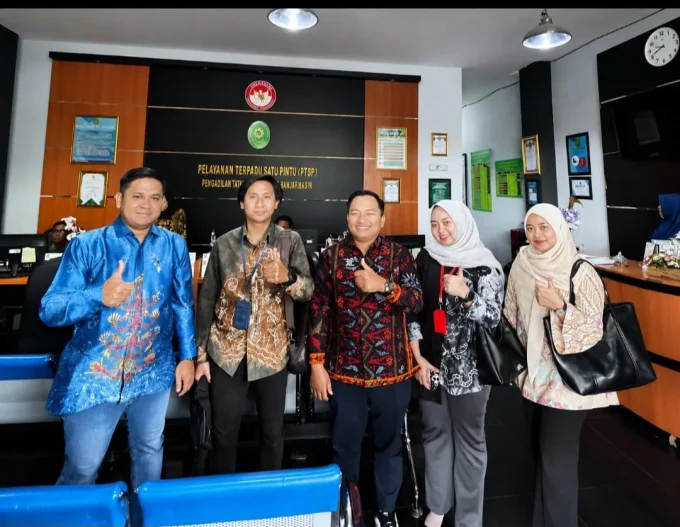 Tim Lembaga Bantuan Hukum (lbh) Borneo Nusantara Resmi Mendaftarkan Gugatan Terhadap Pt Pln (persero) Ke Pengadilan Tata Usaha Negara (ptun) Banjarmasin
