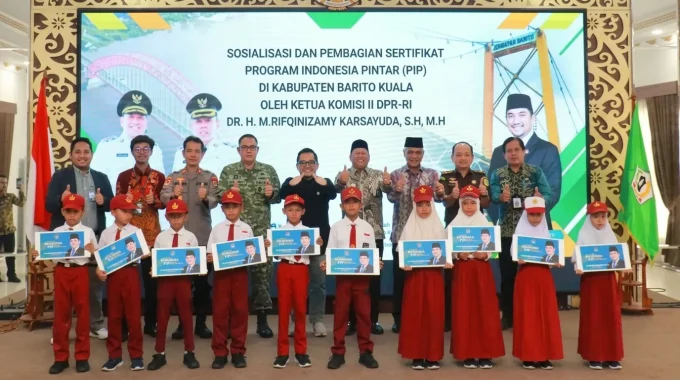 Bantuan Program Indonesia Pintar (pip) Di Kabupaten Batola